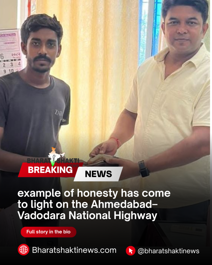 Vasad Toll Plaza staff returning a lost wallet containing ₹15000 and important documents to its rightful owner on Ahmedabad Vadodara National Highway Gujarat