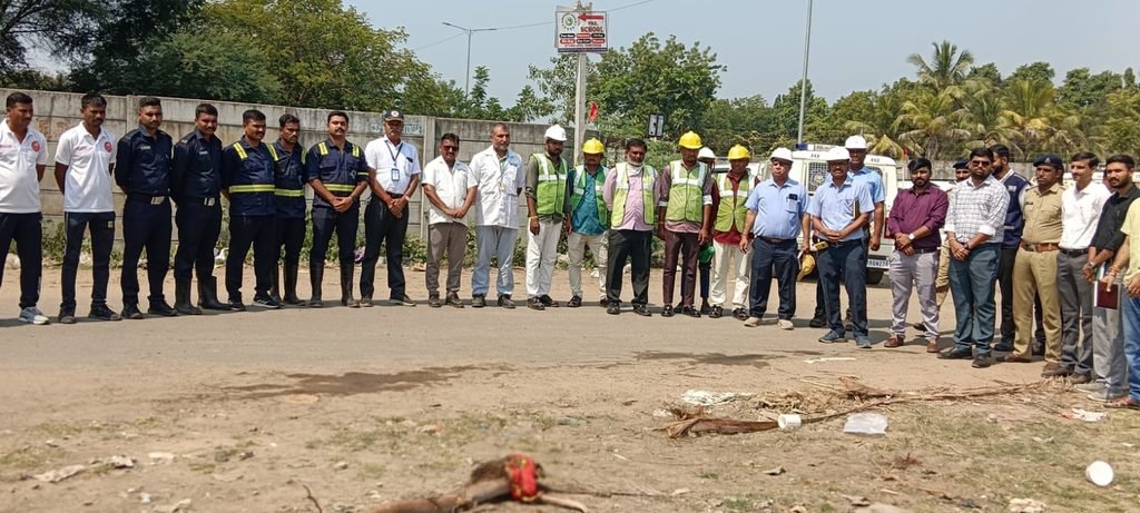 Anand Gas Pipeline Mock Drill with emergency response teams near an Amul gas pipeline